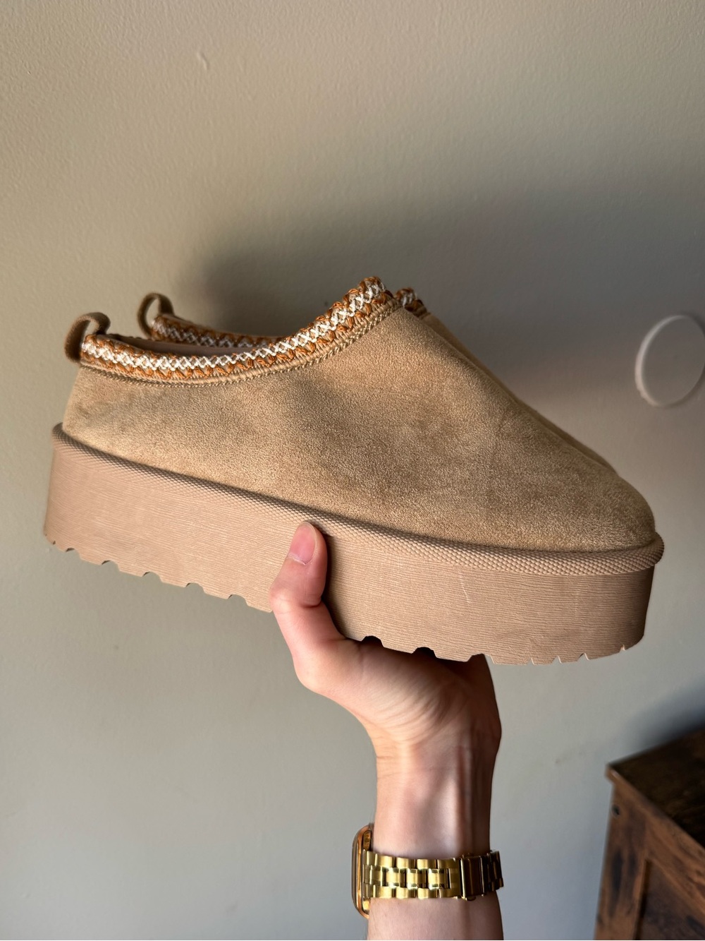 Mudd Stormy Taupe Suede Platform Slipper Clogs 11 Embroidered Collar EUC